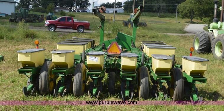 image for item L4083 John Deere 7000 no-till planter