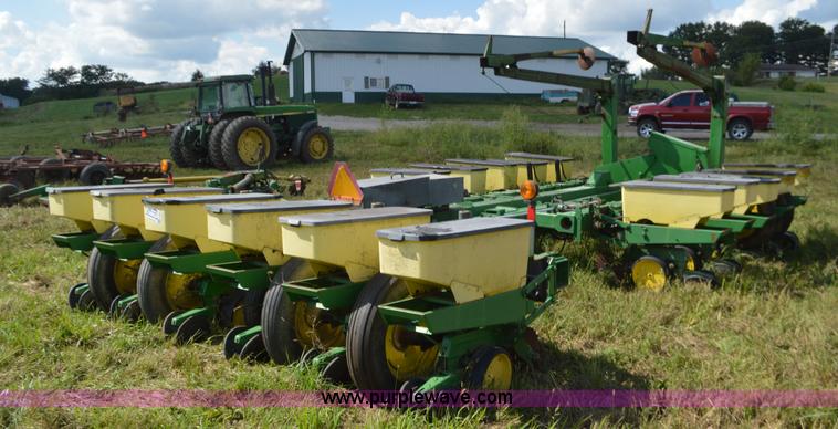 image for item L4083 John Deere 7000 no-till planter