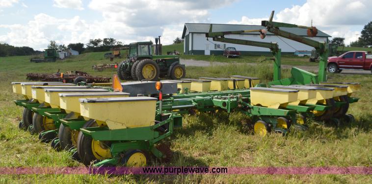 image for item L4083 John Deere 7000 no-till planter