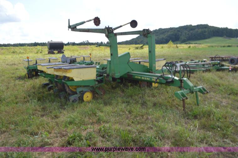 image for item L4083 John Deere 7000 no-till planter