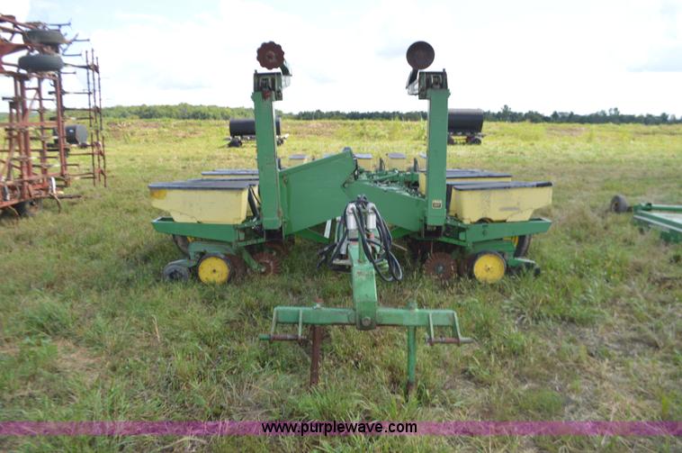 image for item L4083 John Deere 7000 no-till planter