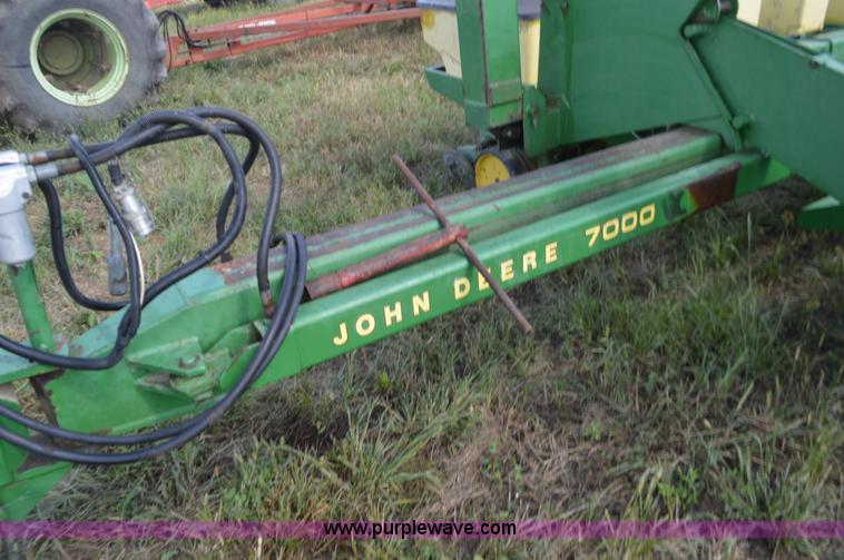 image for item L4083 John Deere 7000 no-till planter