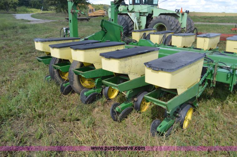 image for item L4083 John Deere 7000 no-till planter
