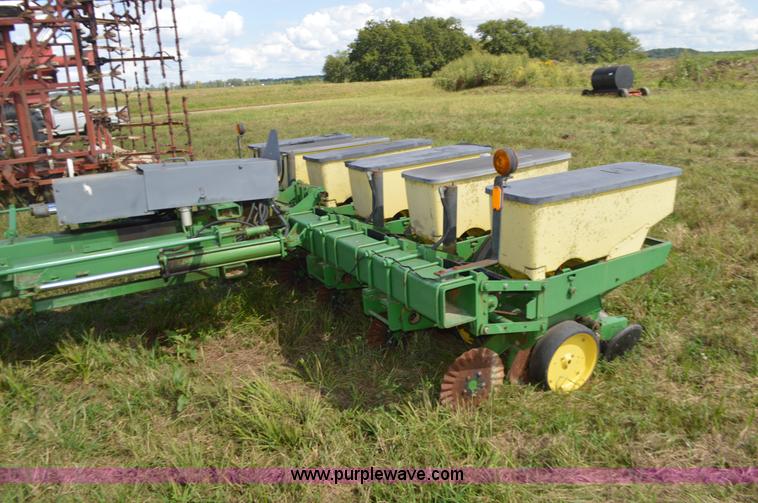 image for item L4083 John Deere 7000 no-till planter