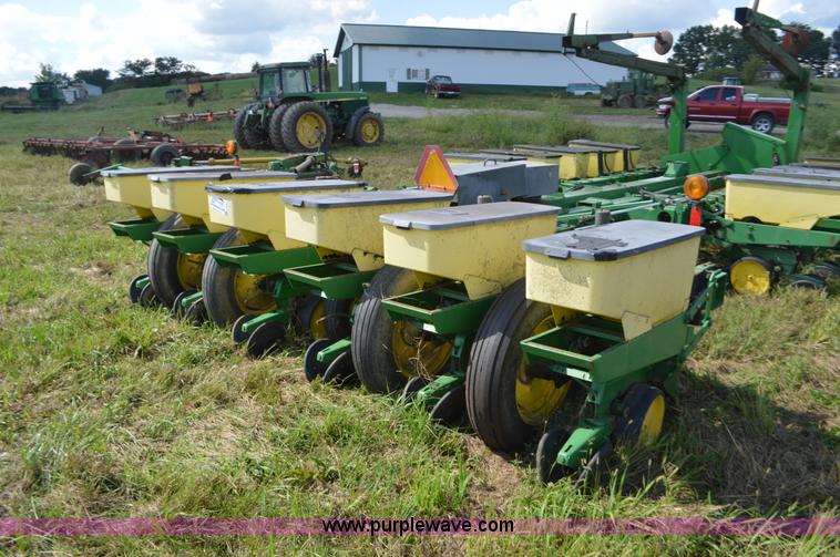 image for item L4083 John Deere 7000 no-till planter