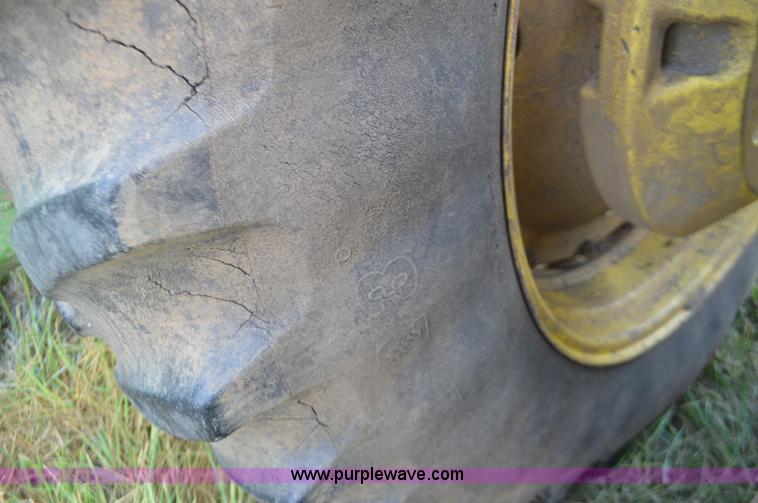 image for item L4086 1988 John Deere 4850 MFWD tractor