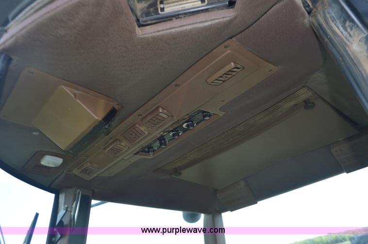 image for item L4086 1988 John Deere 4850 MFWD tractor