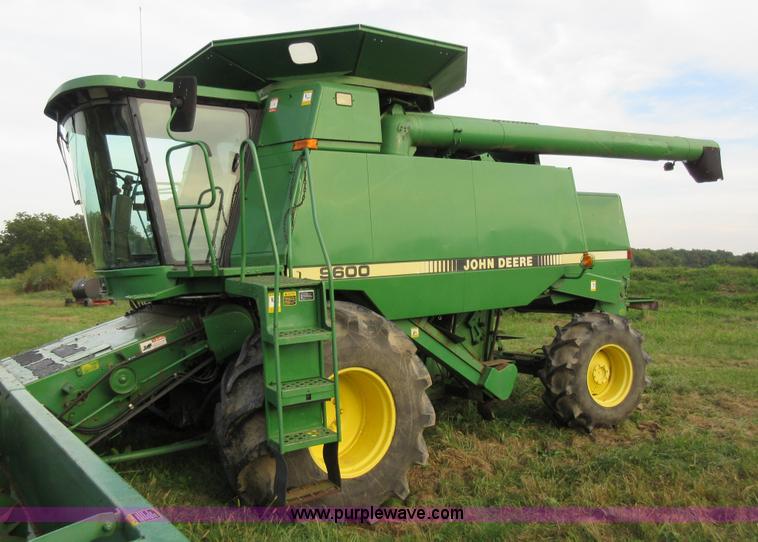 image for item L4088 1992 John Deere 9600 RWA combine