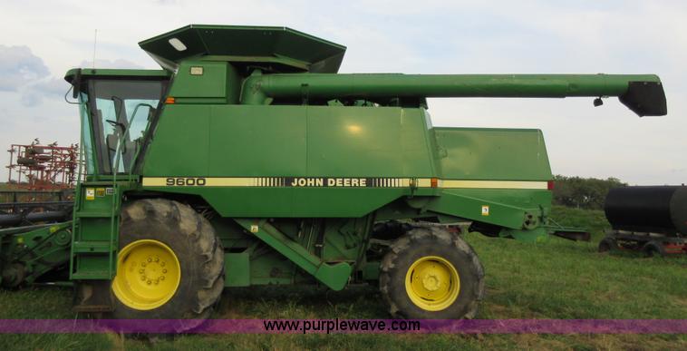 image for item L4088 1992 John Deere 9600 RWA combine
