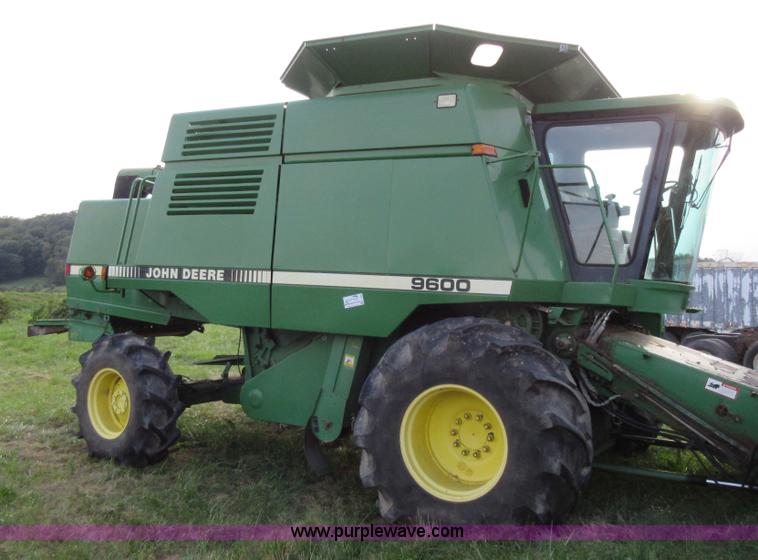 image for item L4088 1992 John Deere 9600 RWA combine