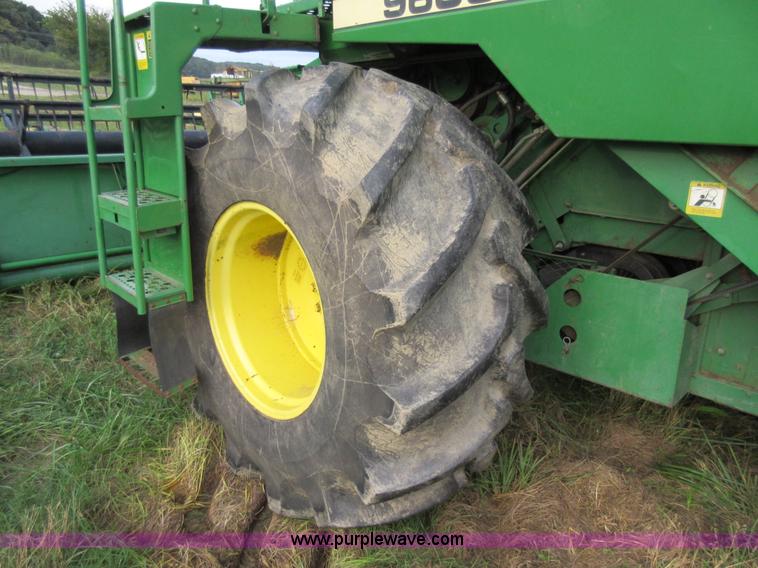 image for item L4088 1992 John Deere 9600 RWA combine