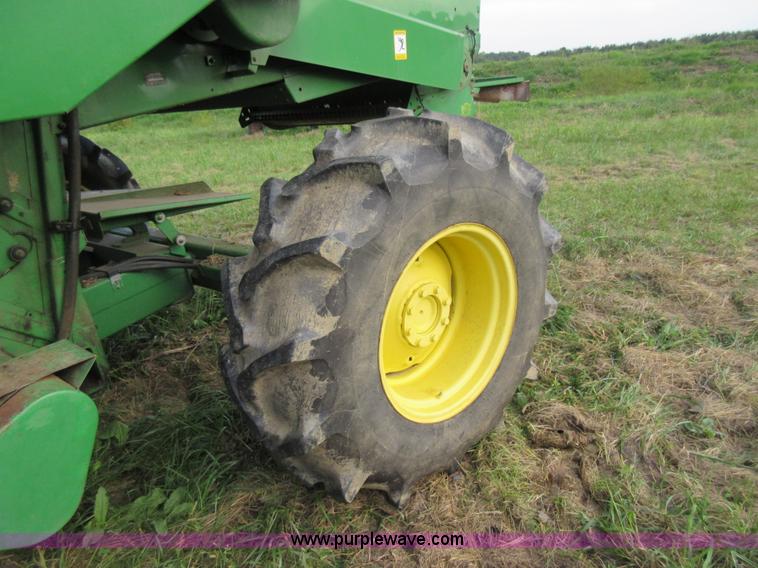 image for item L4088 1992 John Deere 9600 RWA combine