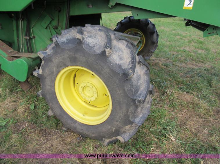 image for item L4088 1992 John Deere 9600 RWA combine