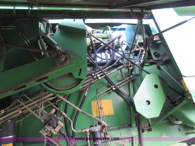 image for item L4088 1992 John Deere 9600 RWA combine