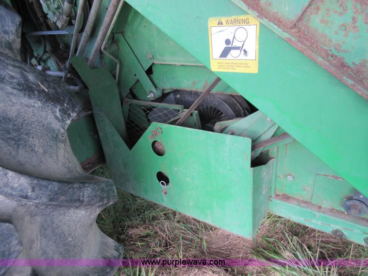 image for item L4088 1992 John Deere 9600 RWA combine