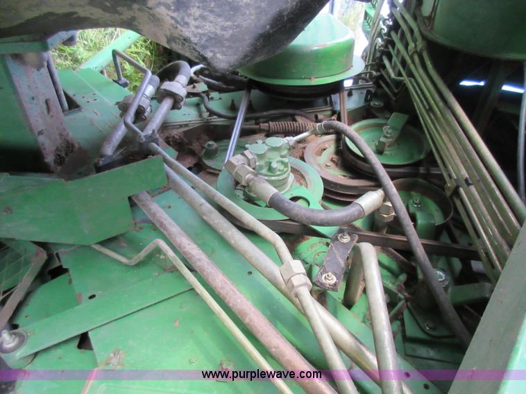 image for item L4088 1992 John Deere 9600 RWA combine