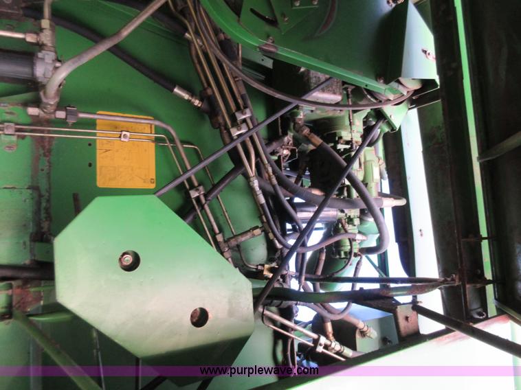 image for item L4088 1992 John Deere 9600 RWA combine