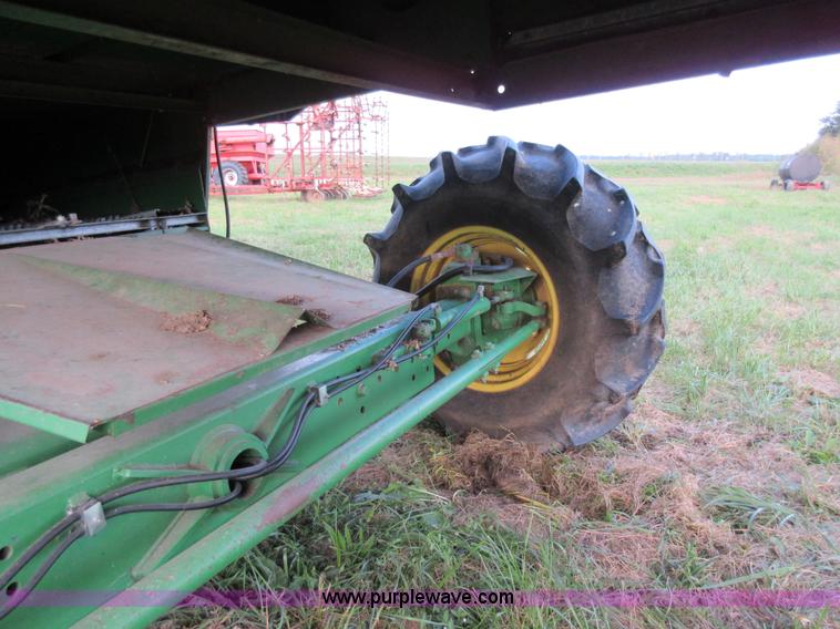 image for item L4088 1992 John Deere 9600 RWA combine