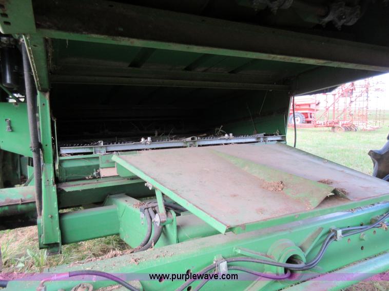 image for item L4088 1992 John Deere 9600 RWA combine