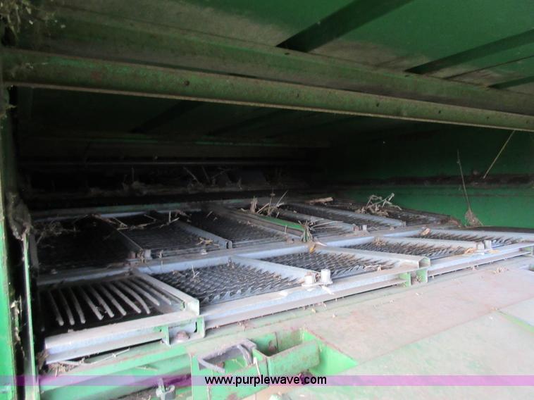 image for item L4088 1992 John Deere 9600 RWA combine