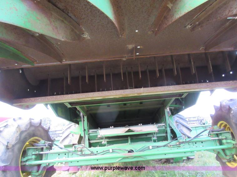 image for item L4088 1992 John Deere 9600 RWA combine
