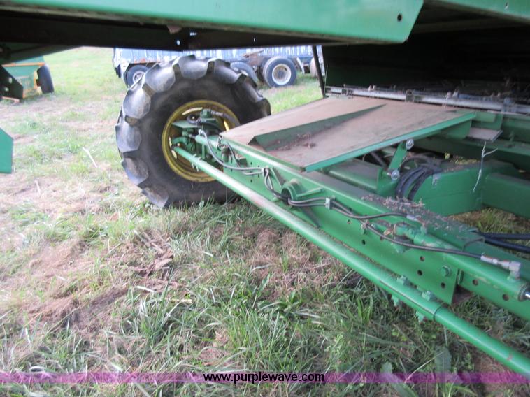 image for item L4088 1992 John Deere 9600 RWA combine