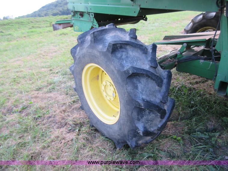 image for item L4088 1992 John Deere 9600 RWA combine