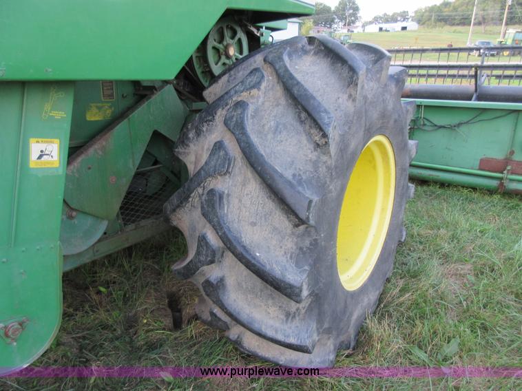 image for item L4088 1992 John Deere 9600 RWA combine