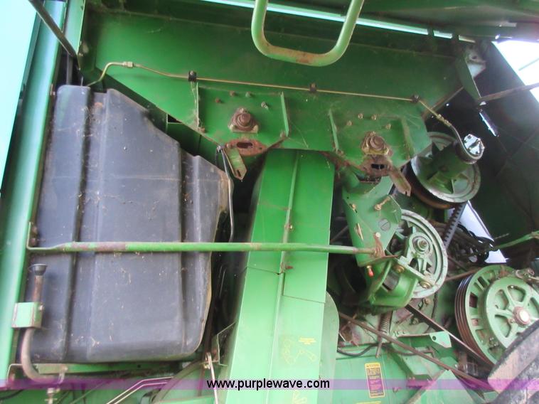image for item L4088 1992 John Deere 9600 RWA combine