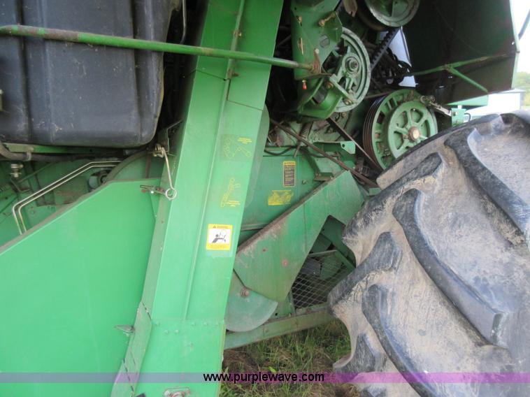 image for item L4088 1992 John Deere 9600 RWA combine