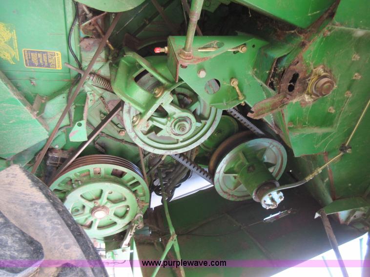 image for item L4088 1992 John Deere 9600 RWA combine
