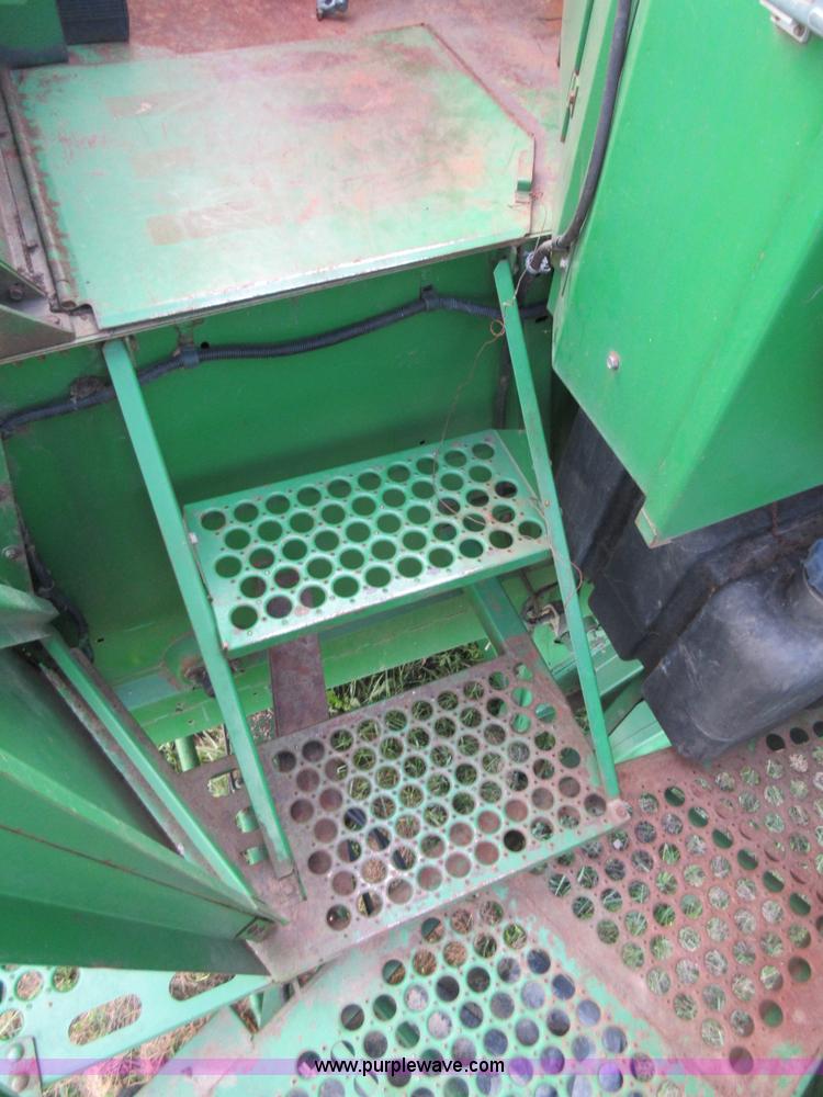 image for item L4088 1992 John Deere 9600 RWA combine