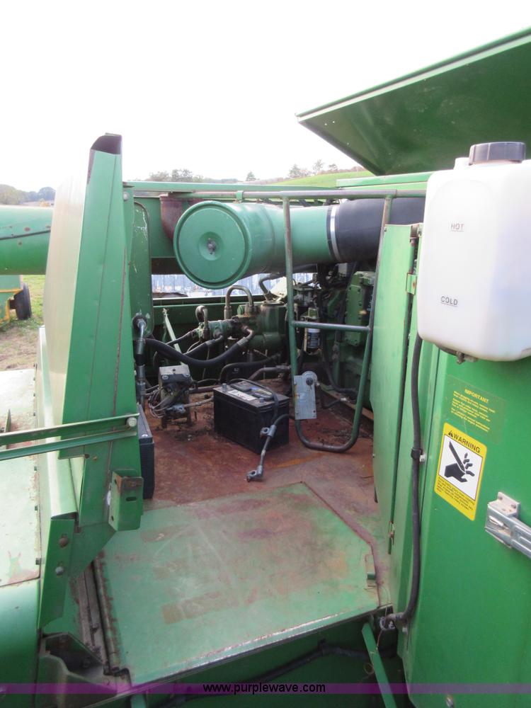 image for item L4088 1992 John Deere 9600 RWA combine
