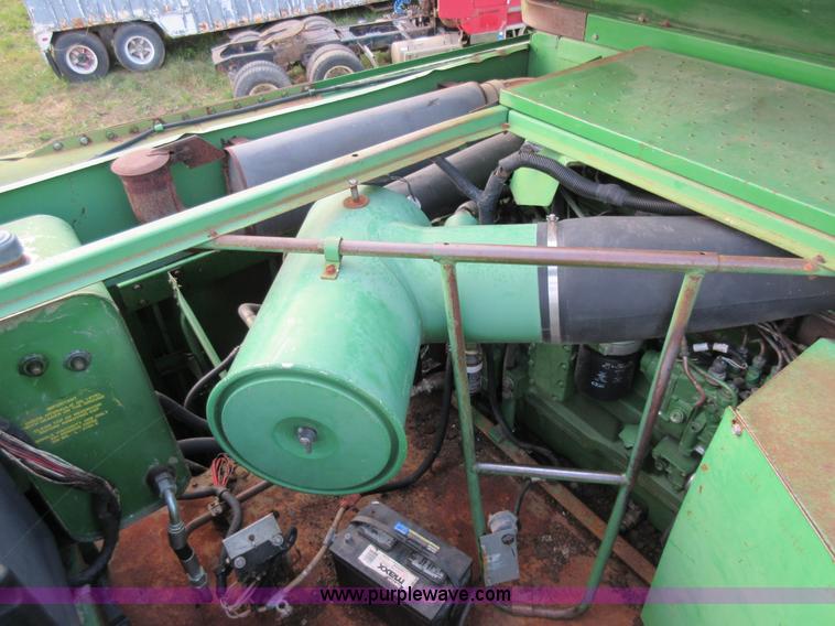 image for item L4088 1992 John Deere 9600 RWA combine
