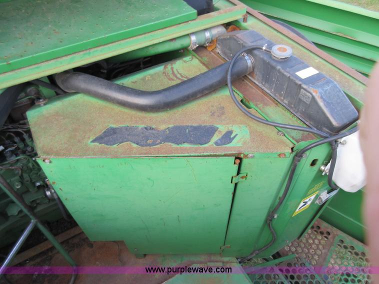 image for item L4088 1992 John Deere 9600 RWA combine