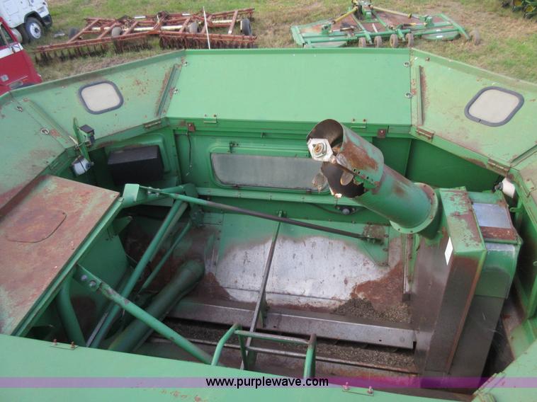 image for item L4088 1992 John Deere 9600 RWA combine