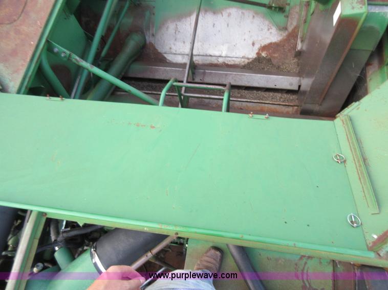 image for item L4088 1992 John Deere 9600 RWA combine