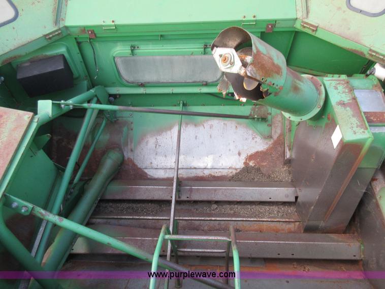 image for item L4088 1992 John Deere 9600 RWA combine