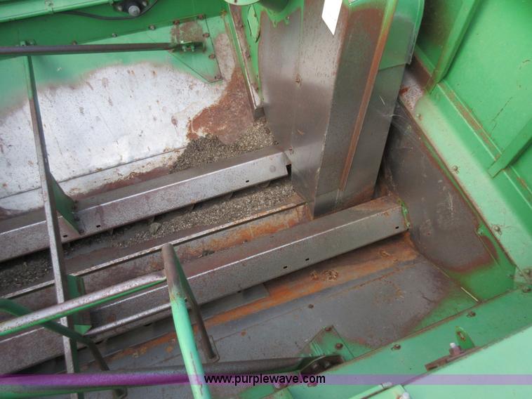 image for item L4088 1992 John Deere 9600 RWA combine