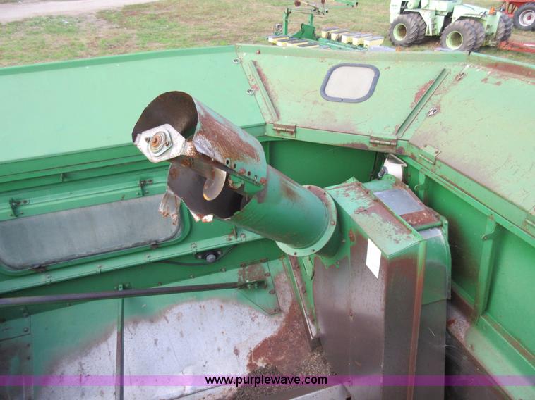 image for item L4088 1992 John Deere 9600 RWA combine