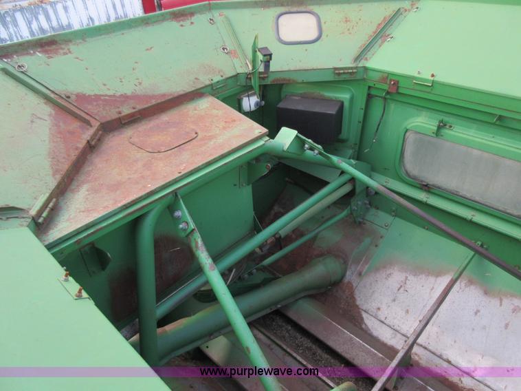 image for item L4088 1992 John Deere 9600 RWA combine