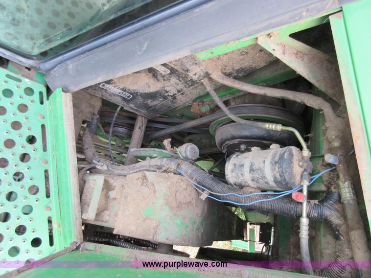 image for item L4088 1992 John Deere 9600 RWA combine