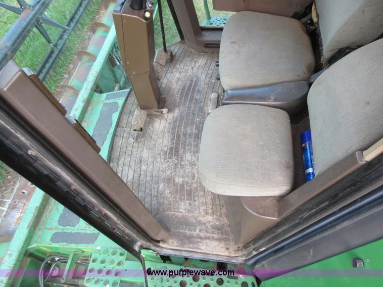 image for item L4088 1992 John Deere 9600 RWA combine