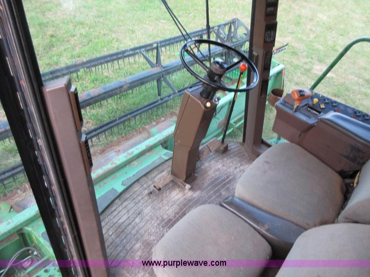 image for item L4088 1992 John Deere 9600 RWA combine