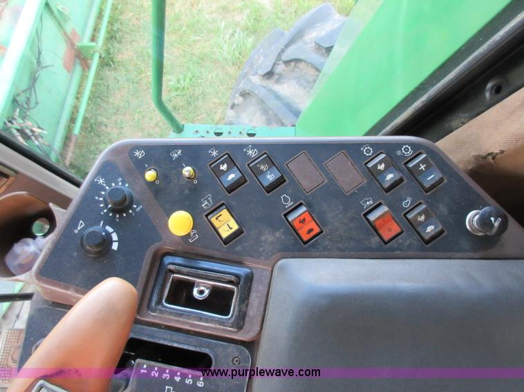 image for item L4088 1992 John Deere 9600 RWA combine