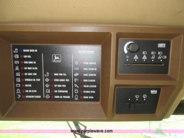 image for item L4088 1992 John Deere 9600 RWA combine