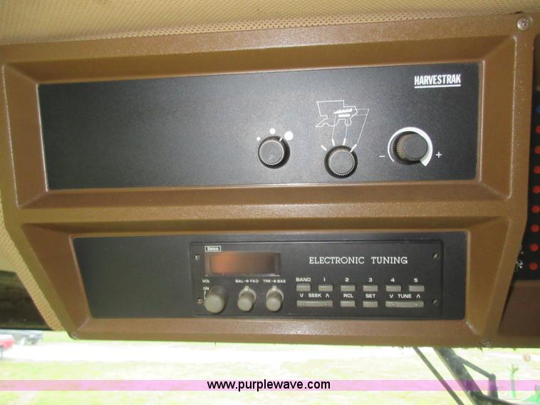 image for item L4088 1992 John Deere 9600 RWA combine