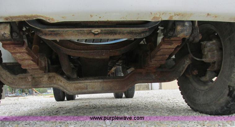 image for item L4099 1990 International 4700 fertilizer delivery truck