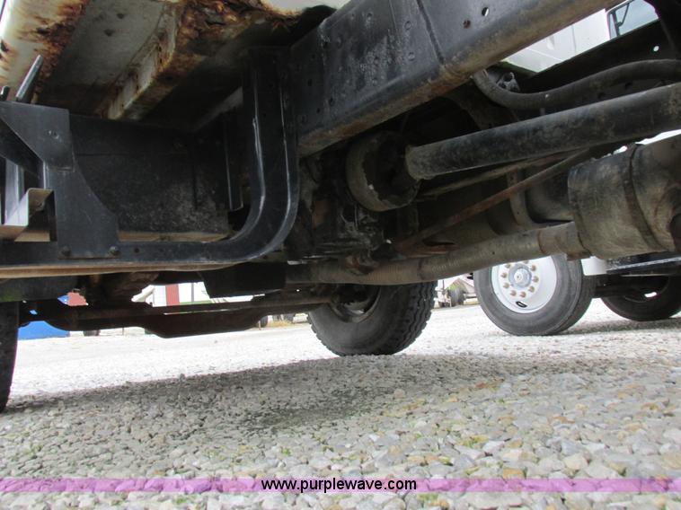 image for item L4099 1990 International 4700 fertilizer delivery truck