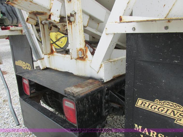 image for item L4099 1990 International 4700 fertilizer delivery truck